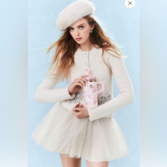 LoveShackFancy x Stanley 20oz Quencher - Picture 4 of 16